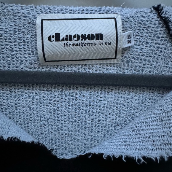 Claeson split neck sweatshirt. Loose fit. Size xs - Picture 3 of 5